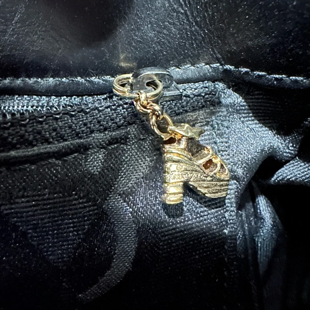 Vintage Salvatore Ferragamo Black Leather Bag – Gold Shoe hardware– 80s/90s - Picture 14 of 14